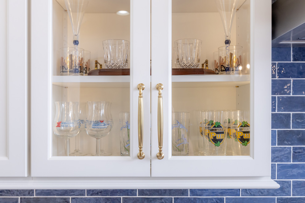 Home bar - home bar idea in Philadelphia