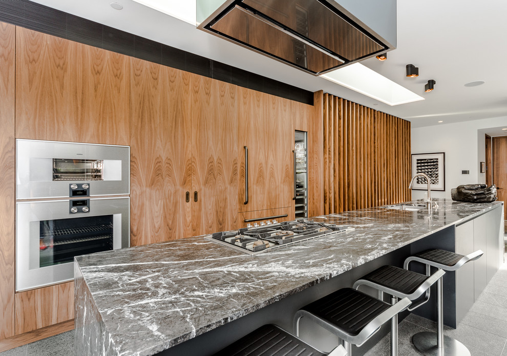 Transitional home design photo in Vancouver