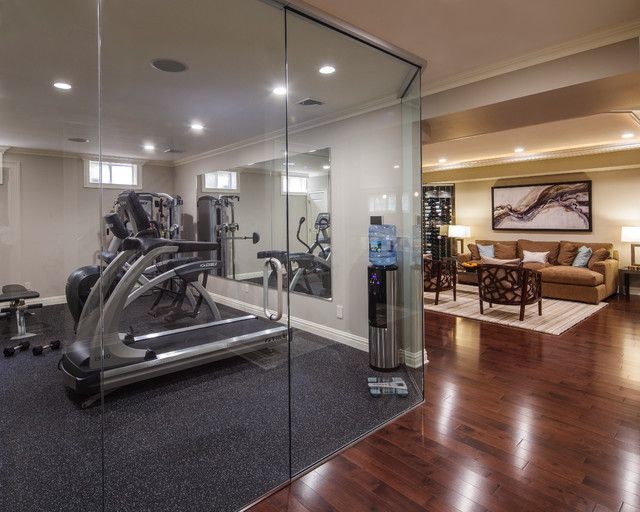 Photo of a modern home gym in Toronto.
