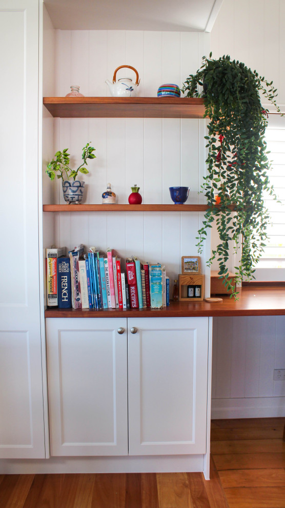 This is an example of a contemporary home office in Brisbane.