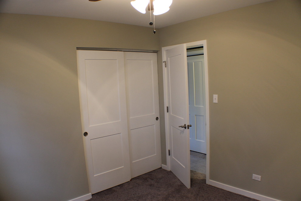 Home design - transitional home design idea in Chicago