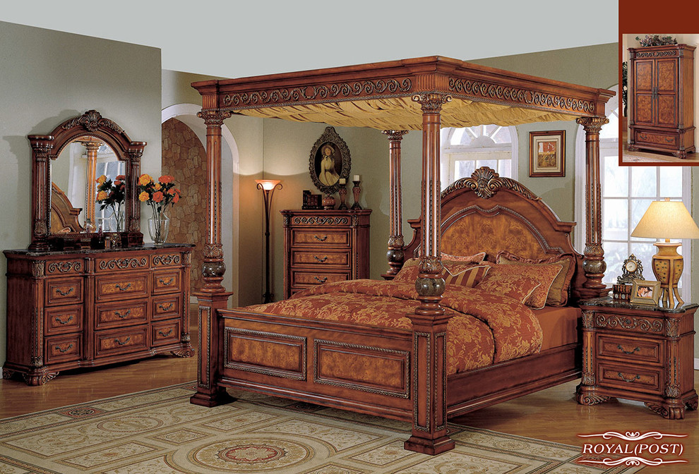 This is an example of a mid-sized traditional bedroom in New York.