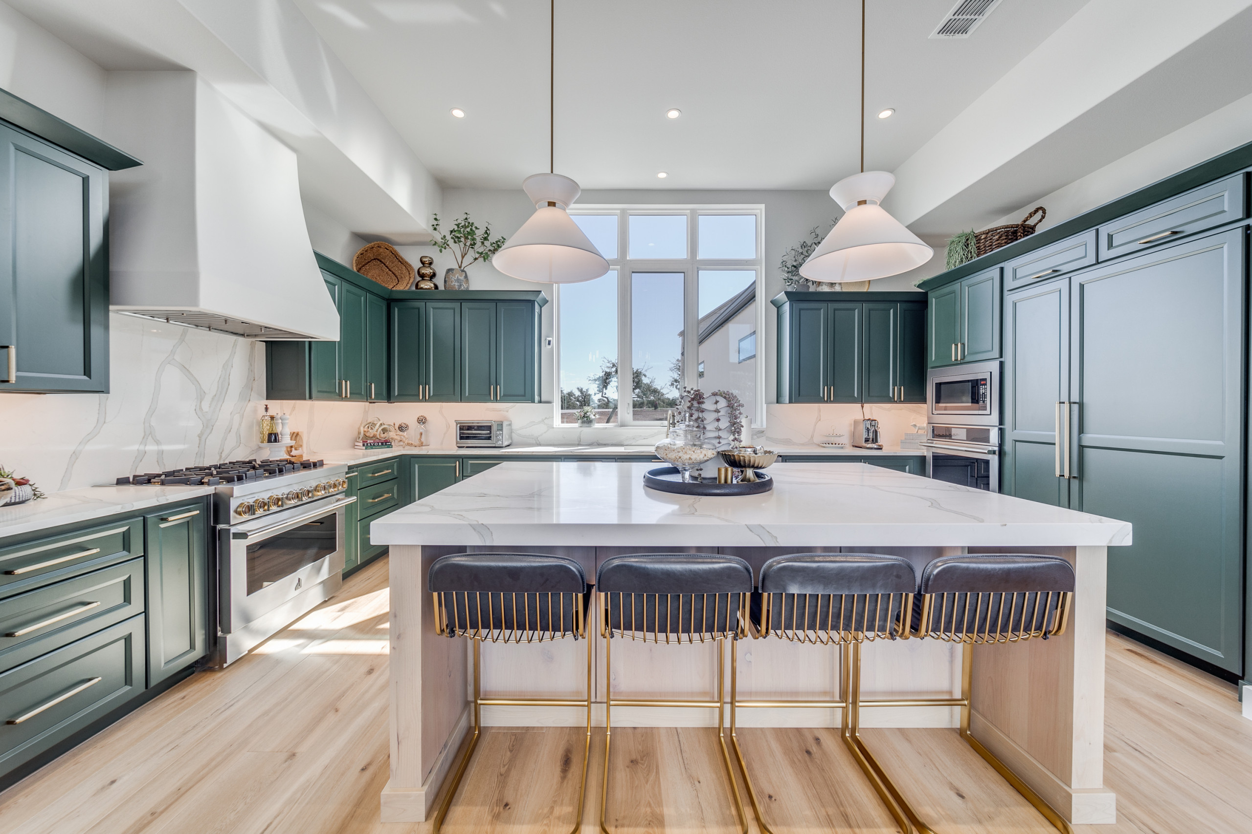 Modern european: 3,830 ft², 4 BR/3 BA/1 ST