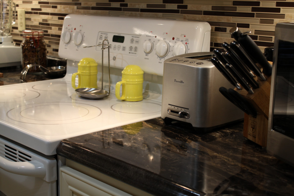 Inspiration for a transitional home design remodel in Nashville