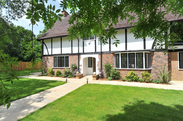 Complete refurbishment & extension (build only) Abbotswood, Guildford amerikansk-craftsman-hus-og-facade
