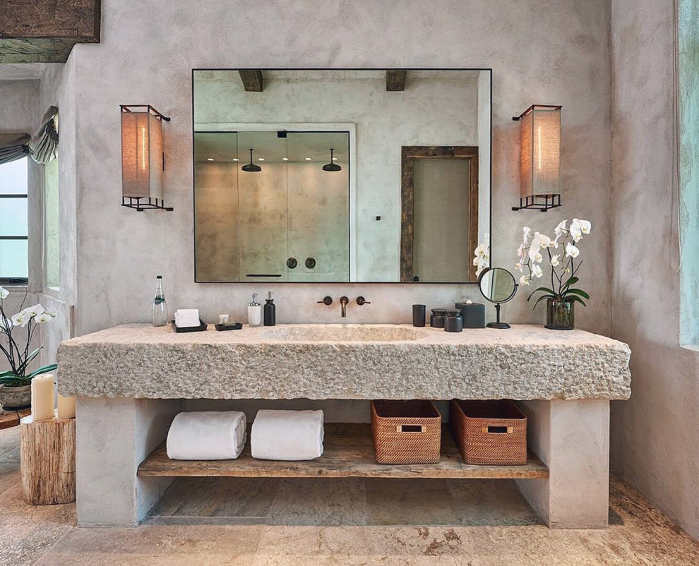 Inspiration pour une salle de bain rustique avec un sol en calcaire, une grande vasque, un plan de toilette en calcaire et meuble simple vasque.