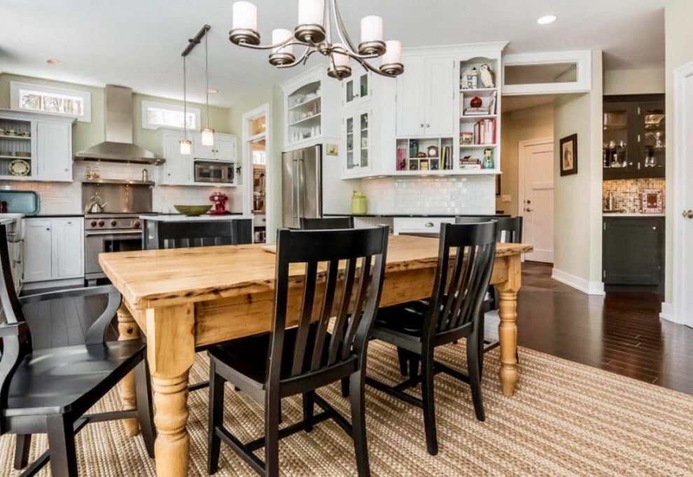 Home design - transitional home design idea in Chicago