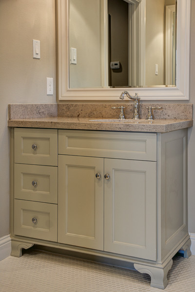 Inspiration for a mid-sized traditional kids bathroom in Austin with an undermount sink, shaker cabinets, beige cabinets, limestone benchtops, beige tile, beige walls and porcelain floors.