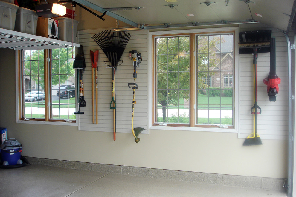 This is an example of a mid-sized transitional attached workshop in Kansas City.