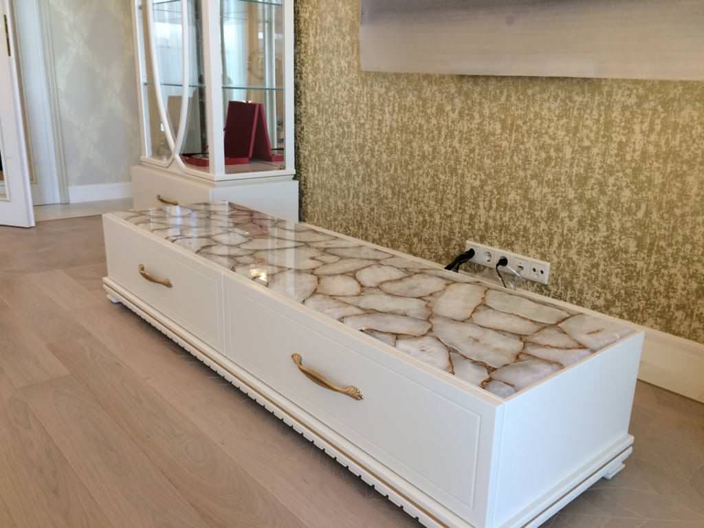 Столешницы из натурального белого Агата с сусальным золотом