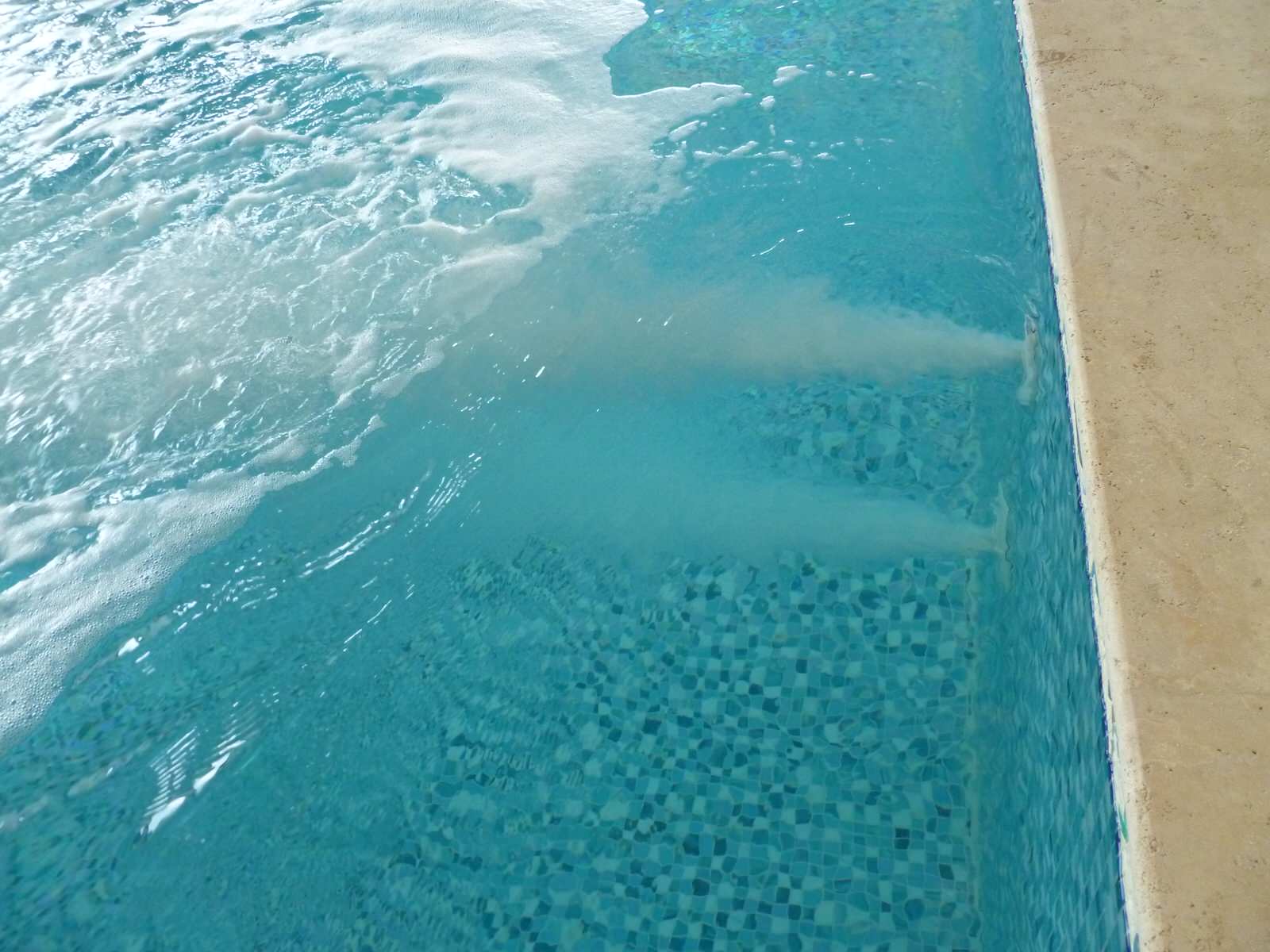 Водные аттракционы, массажные системы в бассейнах