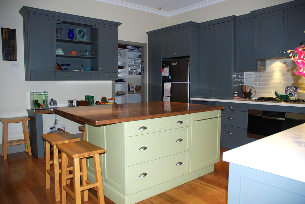 This is an example of a transitional kitchen in Sydney.