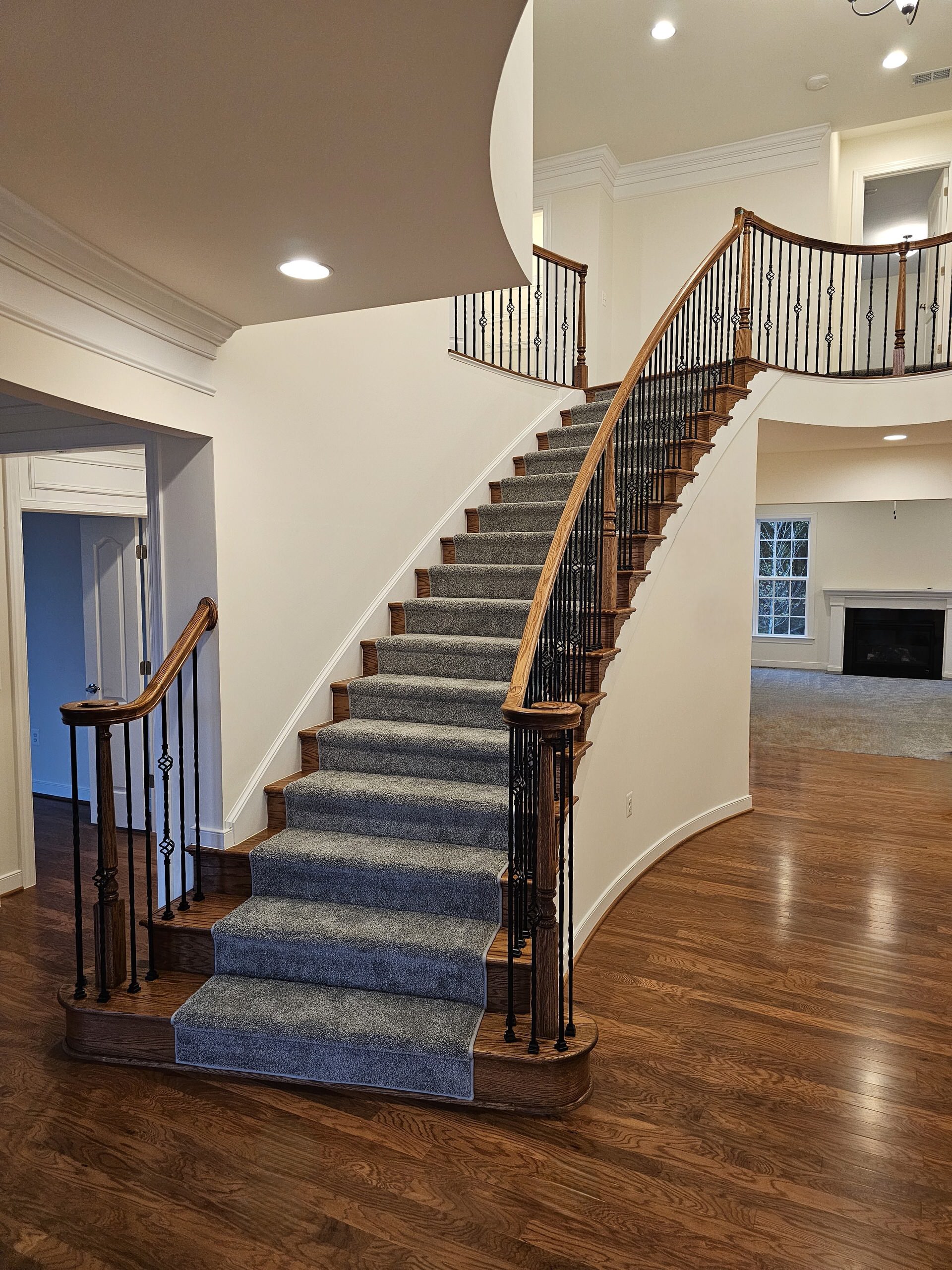 128_Grand Entryway Elliptical Staircase, Nokesville, VA 20181