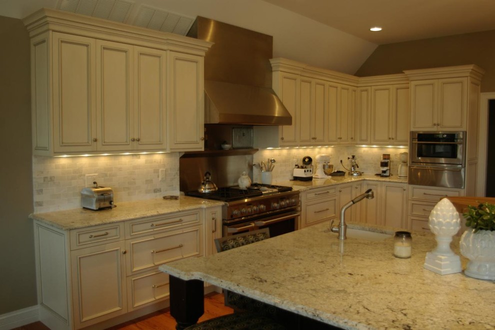 Inspiration for a timeless kitchen remodel in St Louis