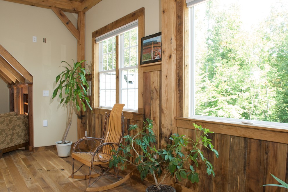 Williamsburg Timber Bonus Room