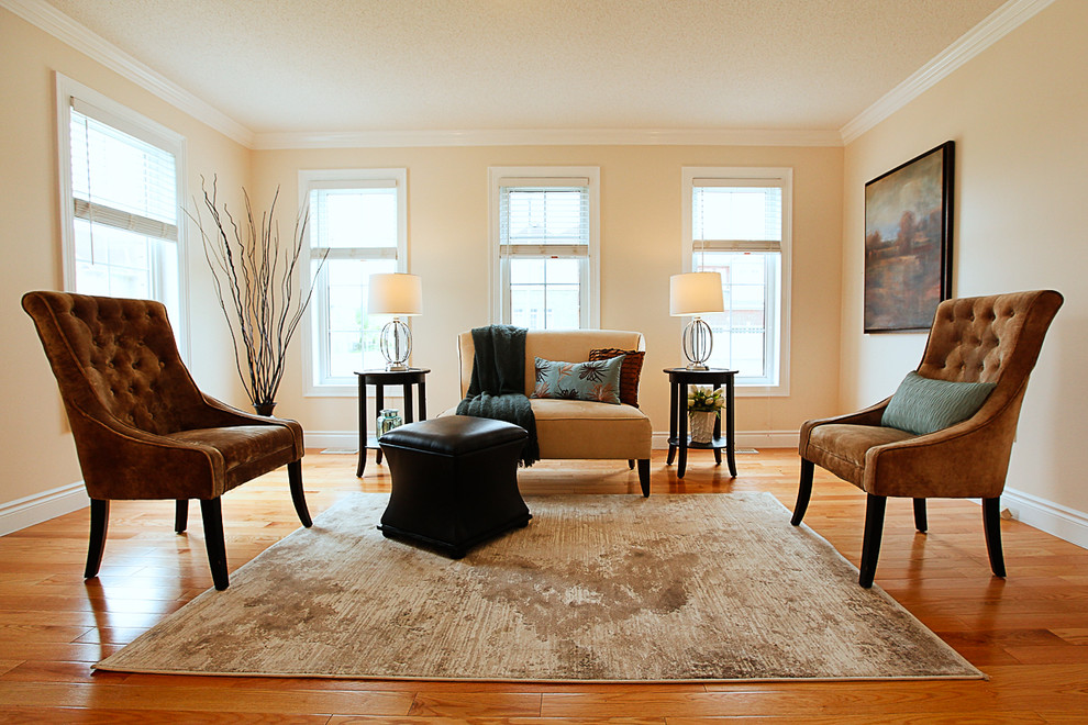 Inspiration for a transitional home design remodel in Toronto