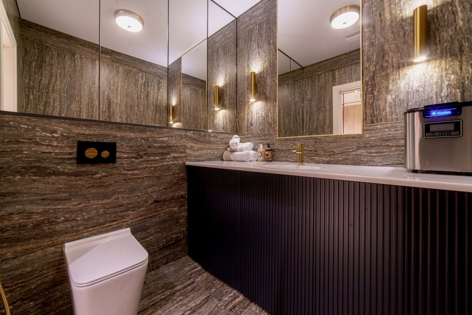 Апартаменты КМ Таувер Плаза