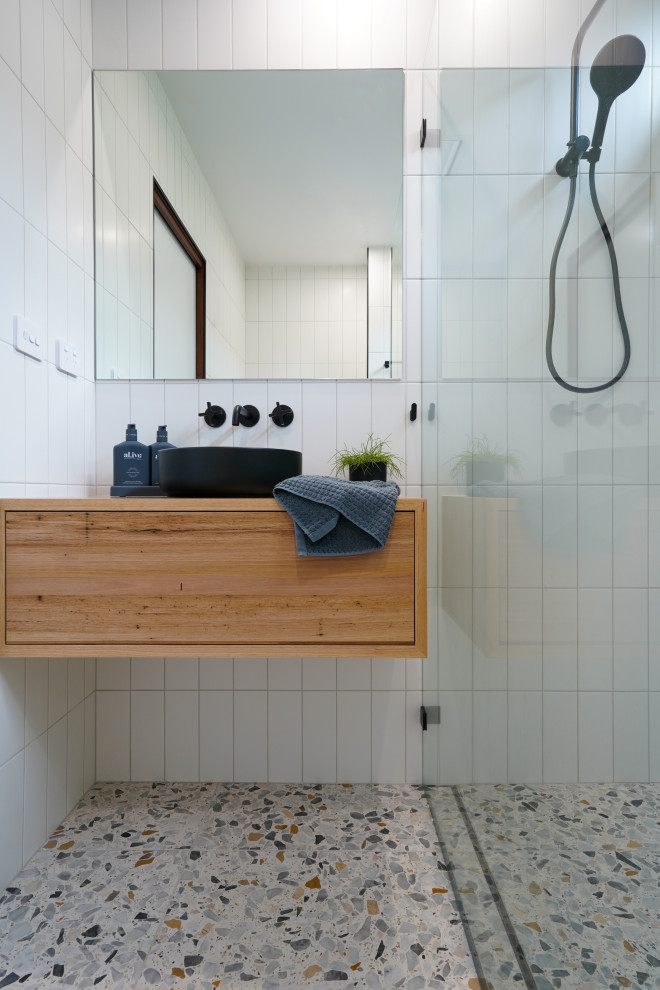 Inspiration for a contemporary bathroom in Canberra - Queanbeyan.