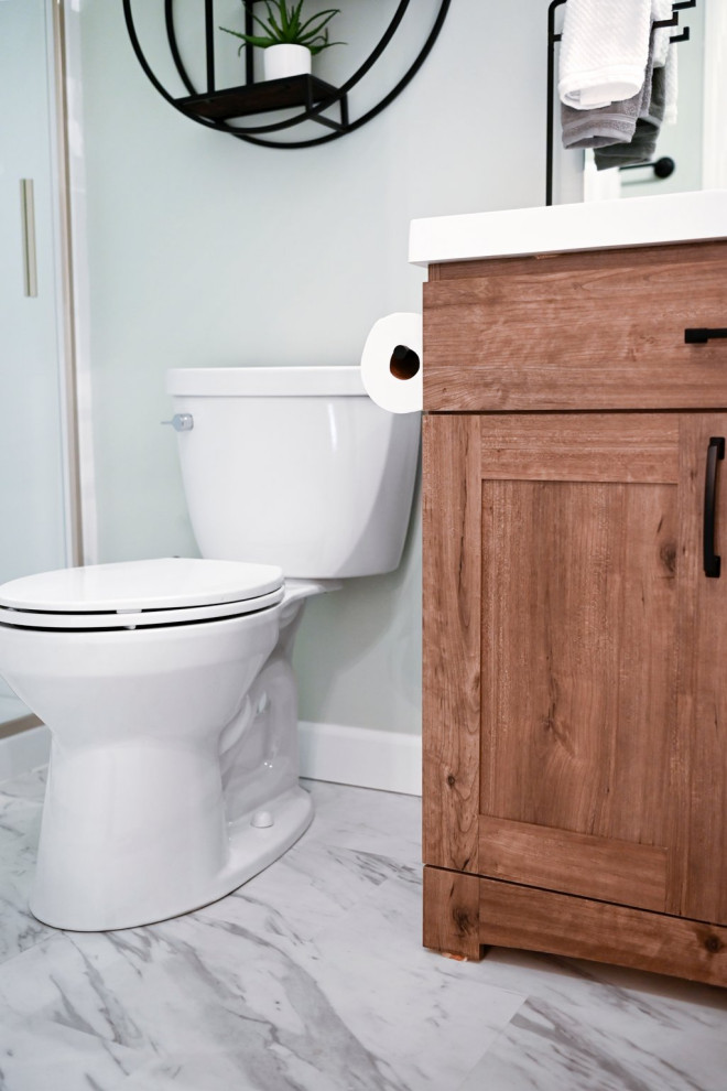 Transitional home design photo in Chicago