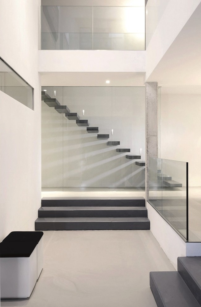 This is an example of a mid-sized contemporary floating staircase in Dortmund with open risers.