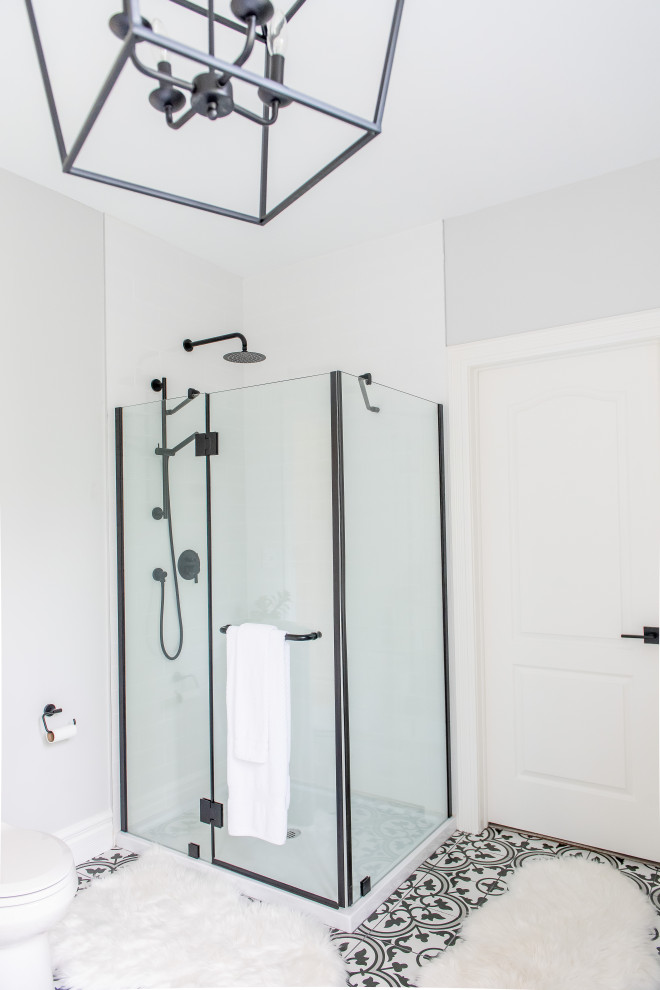 Transitional home design photo in Toronto