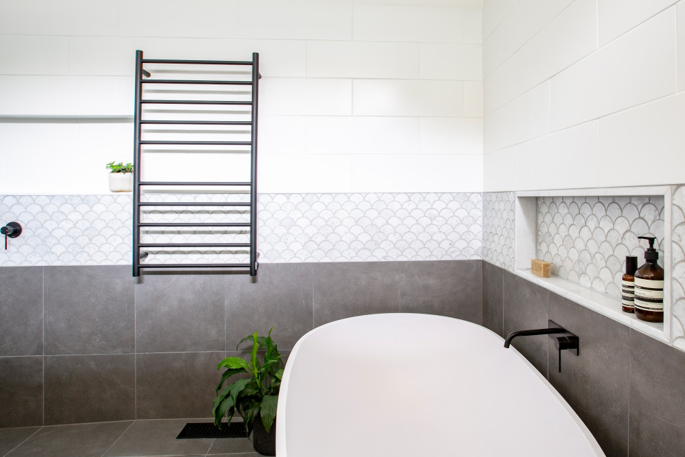 Contemporary bathroom in Melbourne.