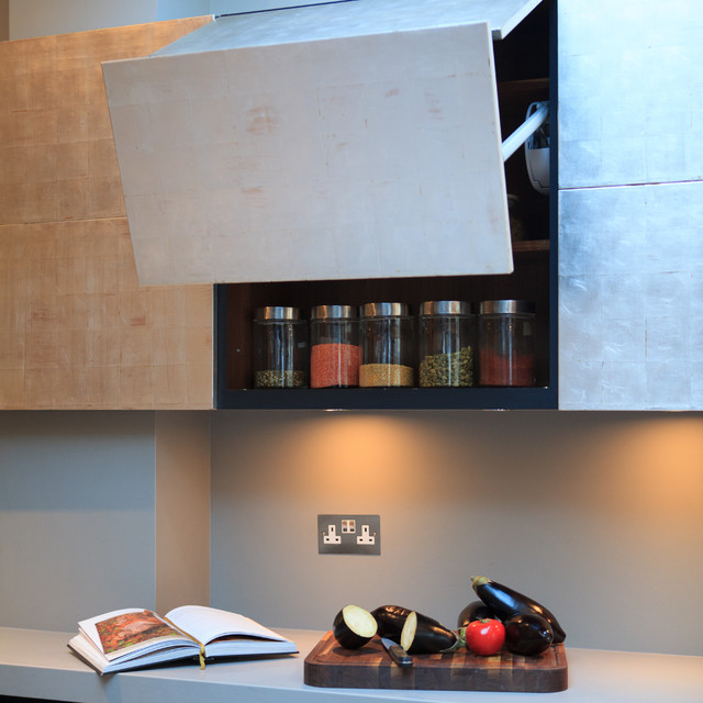 The Linear Kitchen with Silver Leaf modern-koek