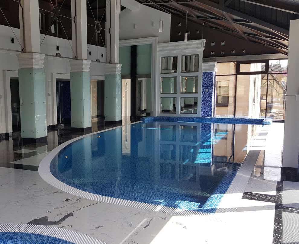 Бассейн в загородном доме