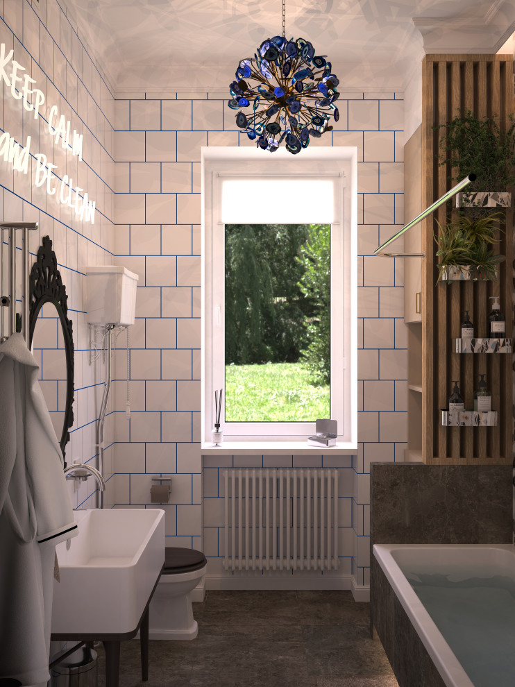 Сан. узел с окном в загородном доме