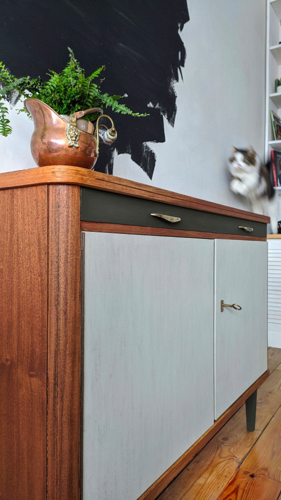 Буфетка с выдвижной столешницей. ГДР. 1970