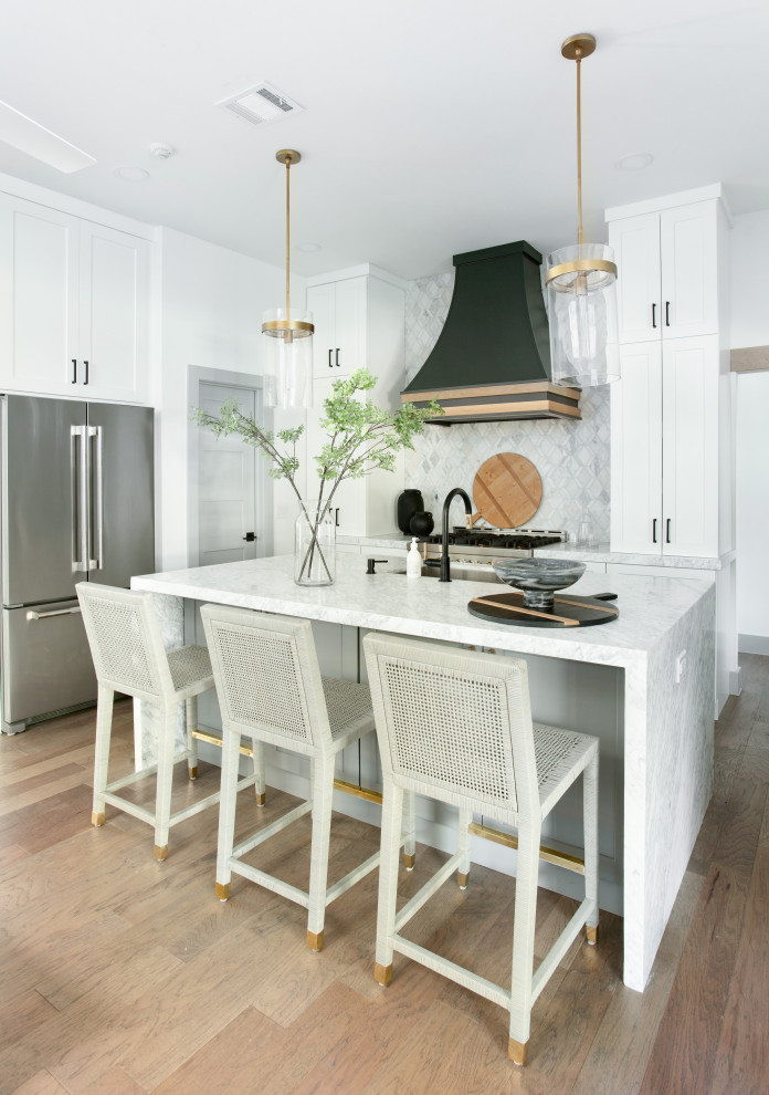 Example of a transitional kitchen design in Dallas