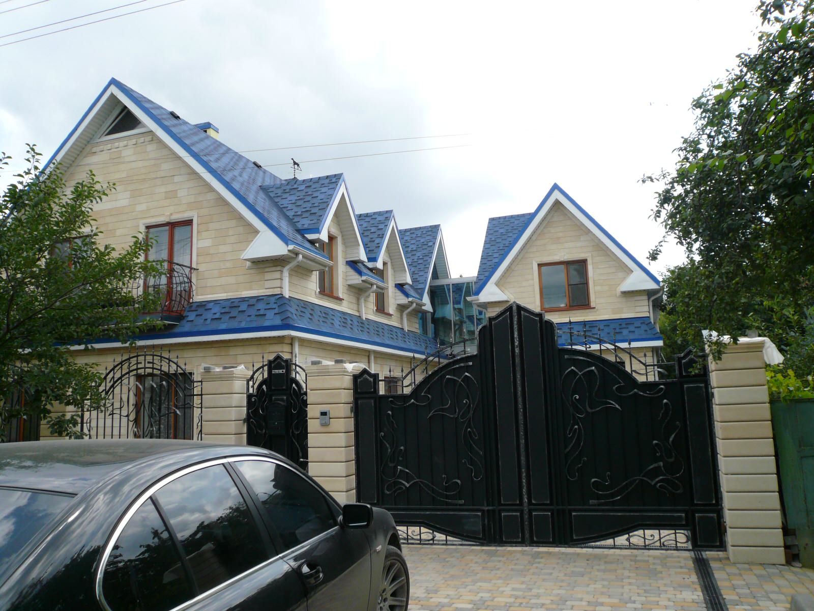 Коттедж облицованный натуральным дагестанским камнем