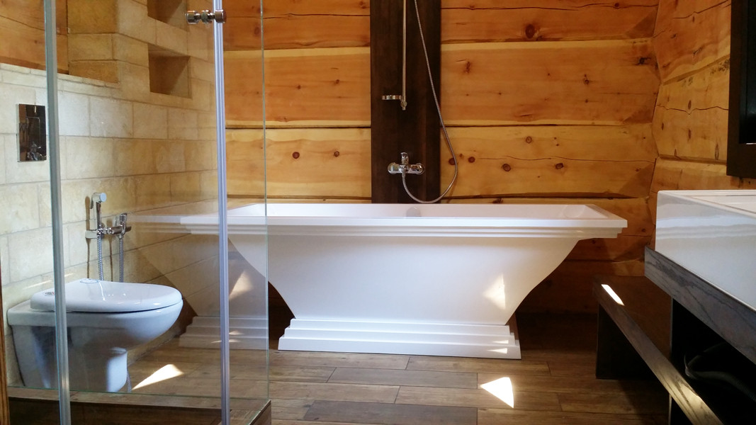 Калачево. Стеклянные ограждения в ванных комнатах