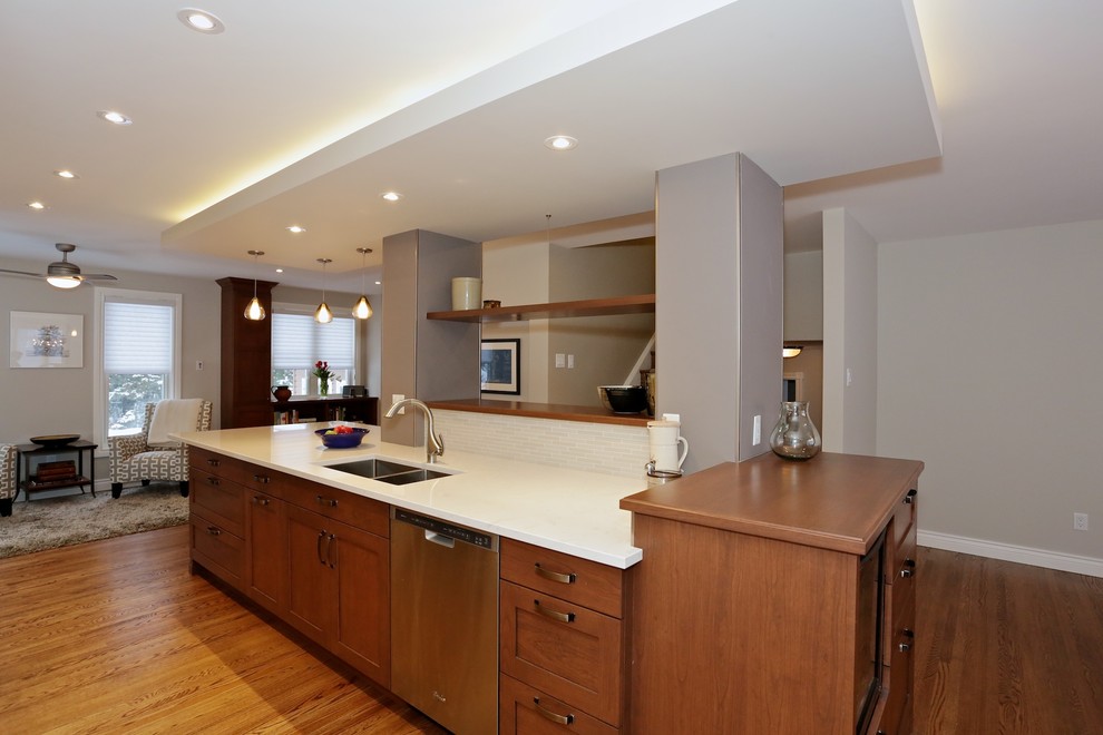 Transitional kitchen photo in Ottawa