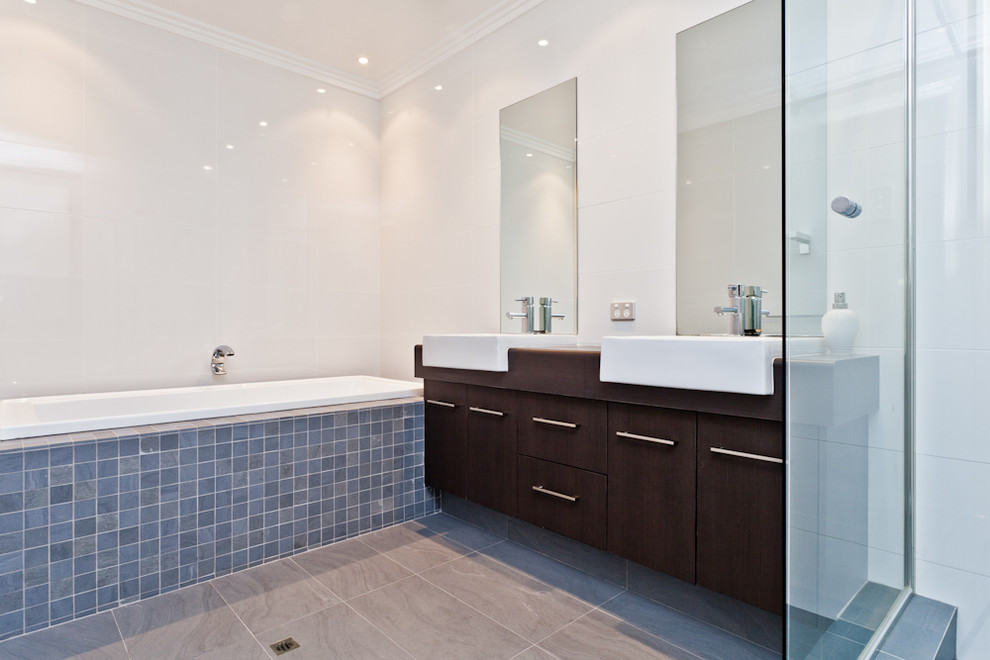 Design ideas for a contemporary bathroom in Perth.