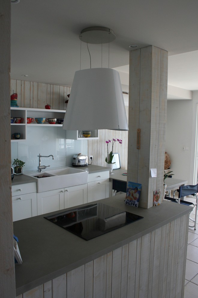 This is an example of a mediterranean kitchen in Montpellier.