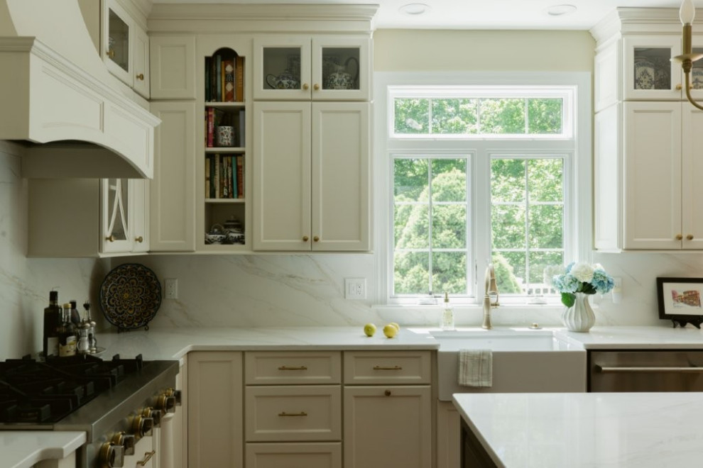 Kitchen - kitchen idea in Chicago