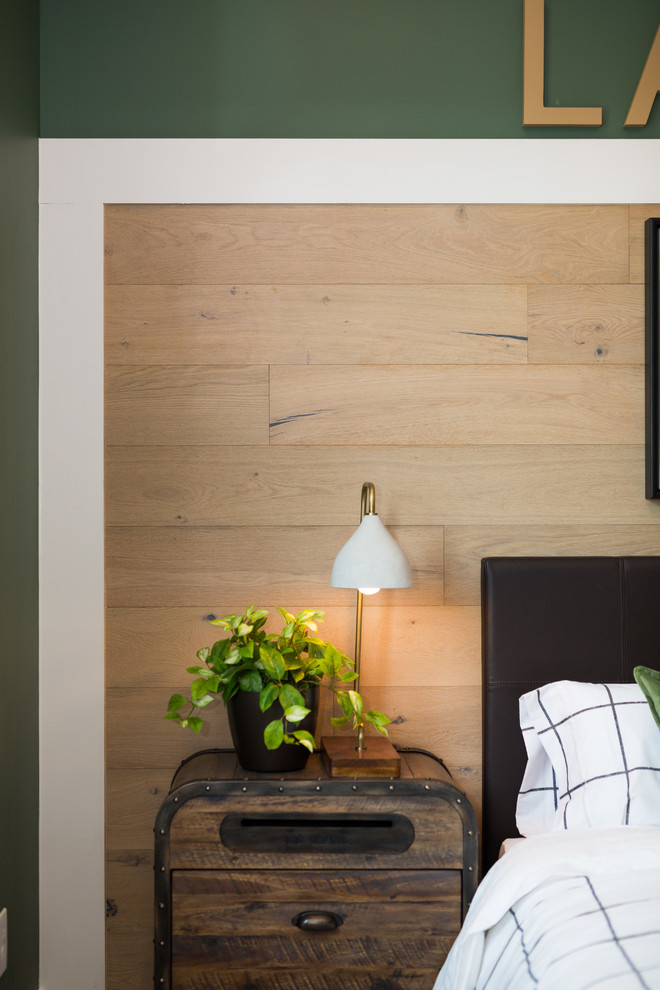 Example of a transitional home design design in Phoenix