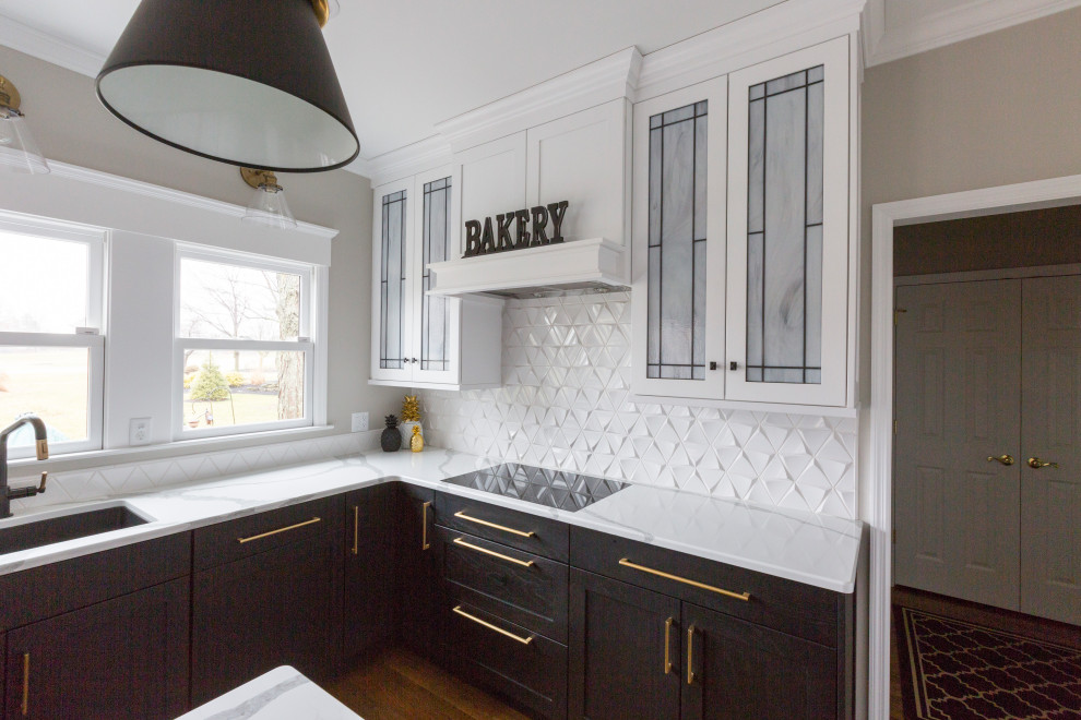 Transitional kitchen photo in Cincinnati
