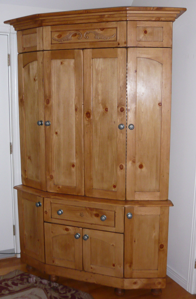 Kotorman TV cabinet. In distressed knotty pine.