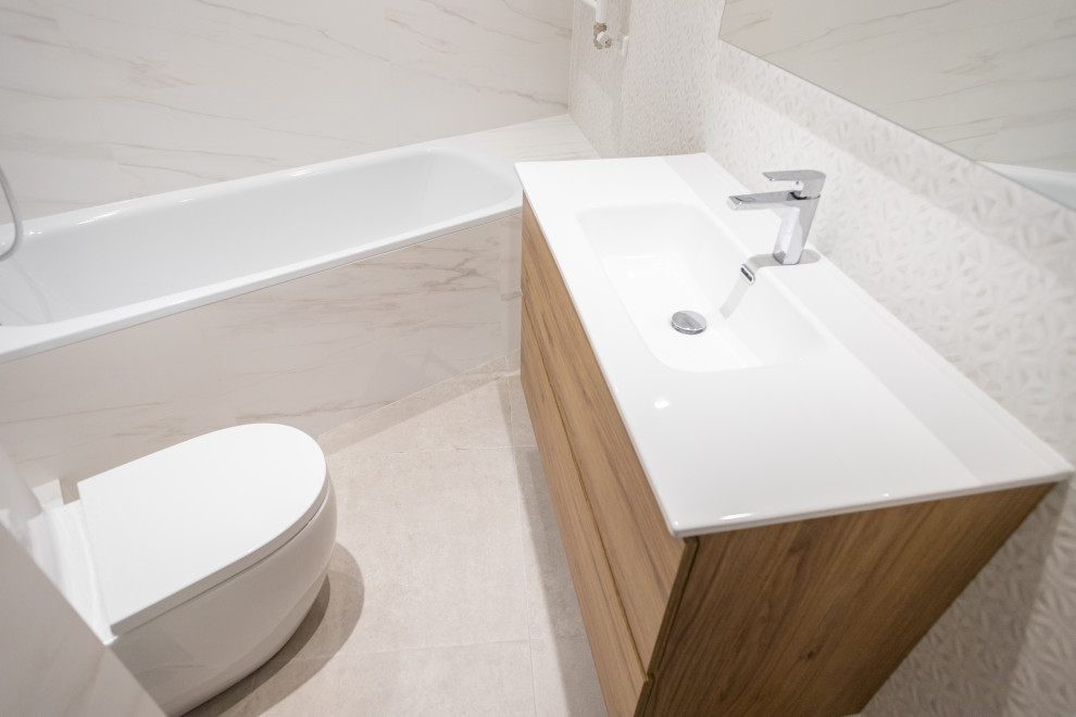 Bathroom - mid-sized contemporary master beige tile and ceramic tile ceramic tile, beige floor and single-sink bathroom idea in Barcelona with flat-panel cabinets, medium tone wood cabinets, a one-piece toilet, laminate countertops, brown countertops and a floating vanity