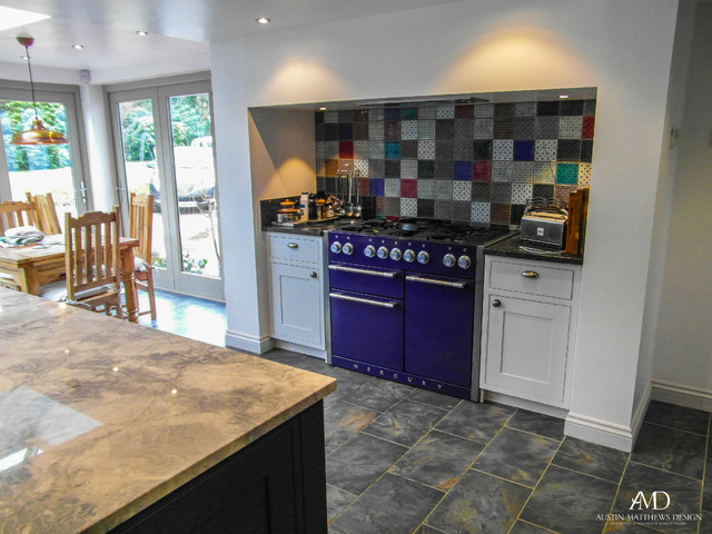 Colourful Kitchen with Patchwork Backsplash eclectico-cocina