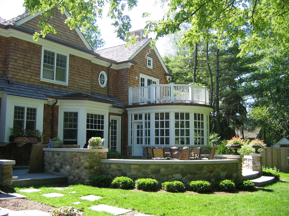 This is an example of a traditional two-storey exterior in Chicago.