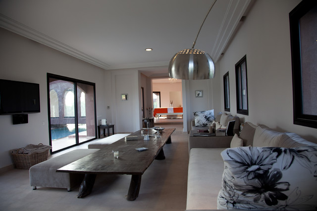 villa Cancelada tropical-living-room