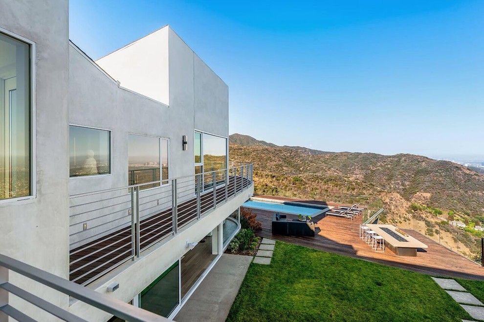 This is an example of a large modern two-storey stucco white house exterior in Los Angeles.