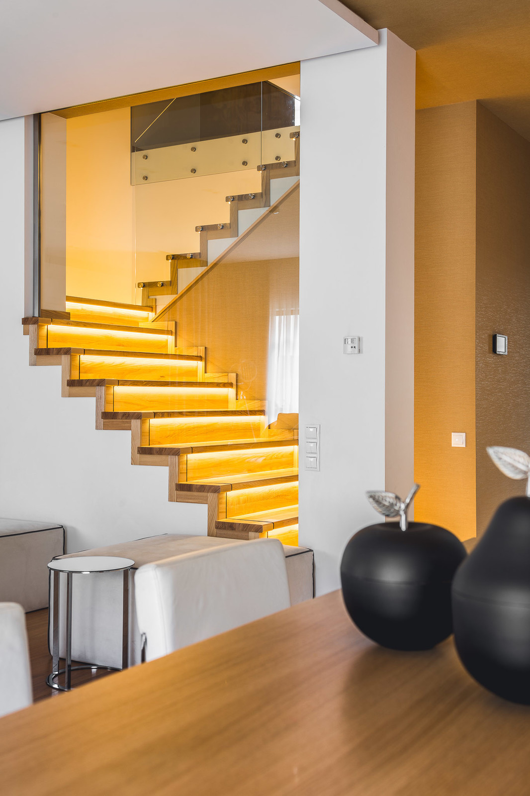 LET'S DRINK CHAMPAGNE AND DANCE ON THE TABLE