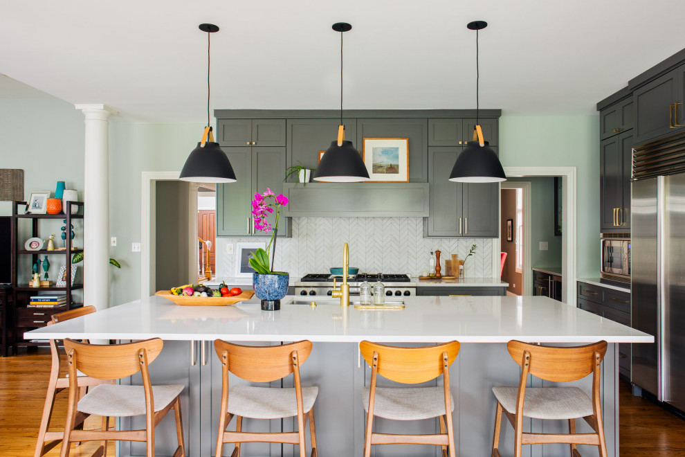 Example of a transitional kitchen design in Chicago