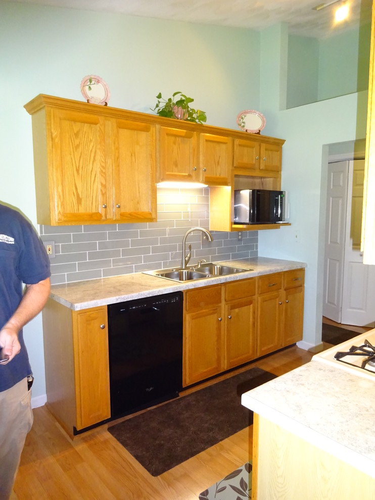 Transitional kitchen photo in Chicago