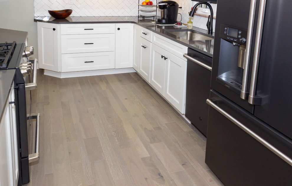 Kitchen - transitional kitchen idea