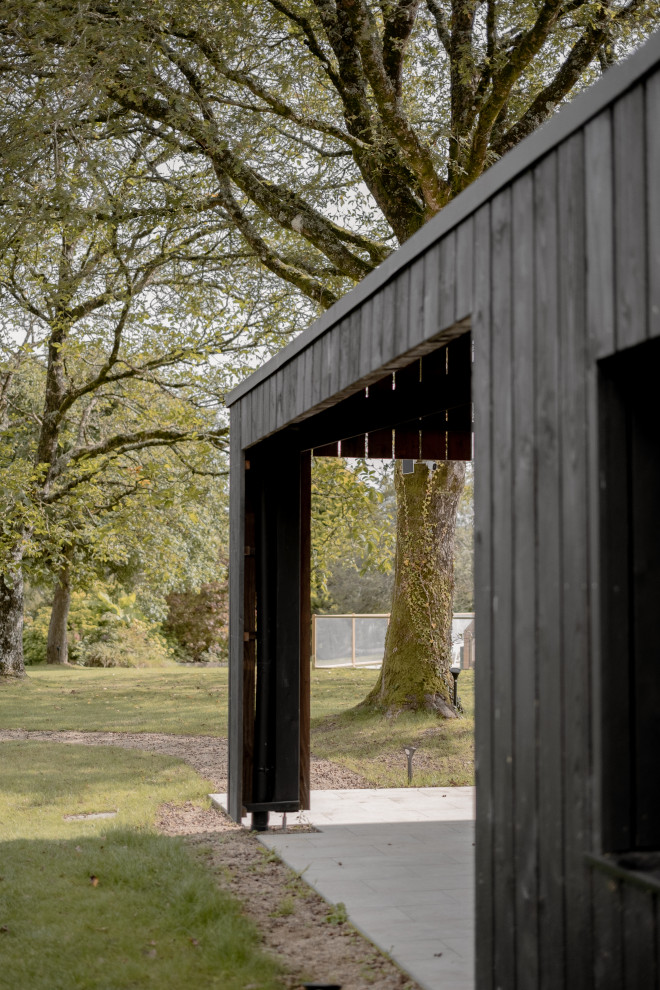 Inspiration for a country garden shed and building in Rennes.